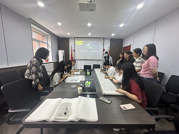 七分公司機(jī)關(guān)中秋書法活動(dòng)1.jpg 七分公司機(jī)關(guān)中秋書法活動(dòng)1.jpg