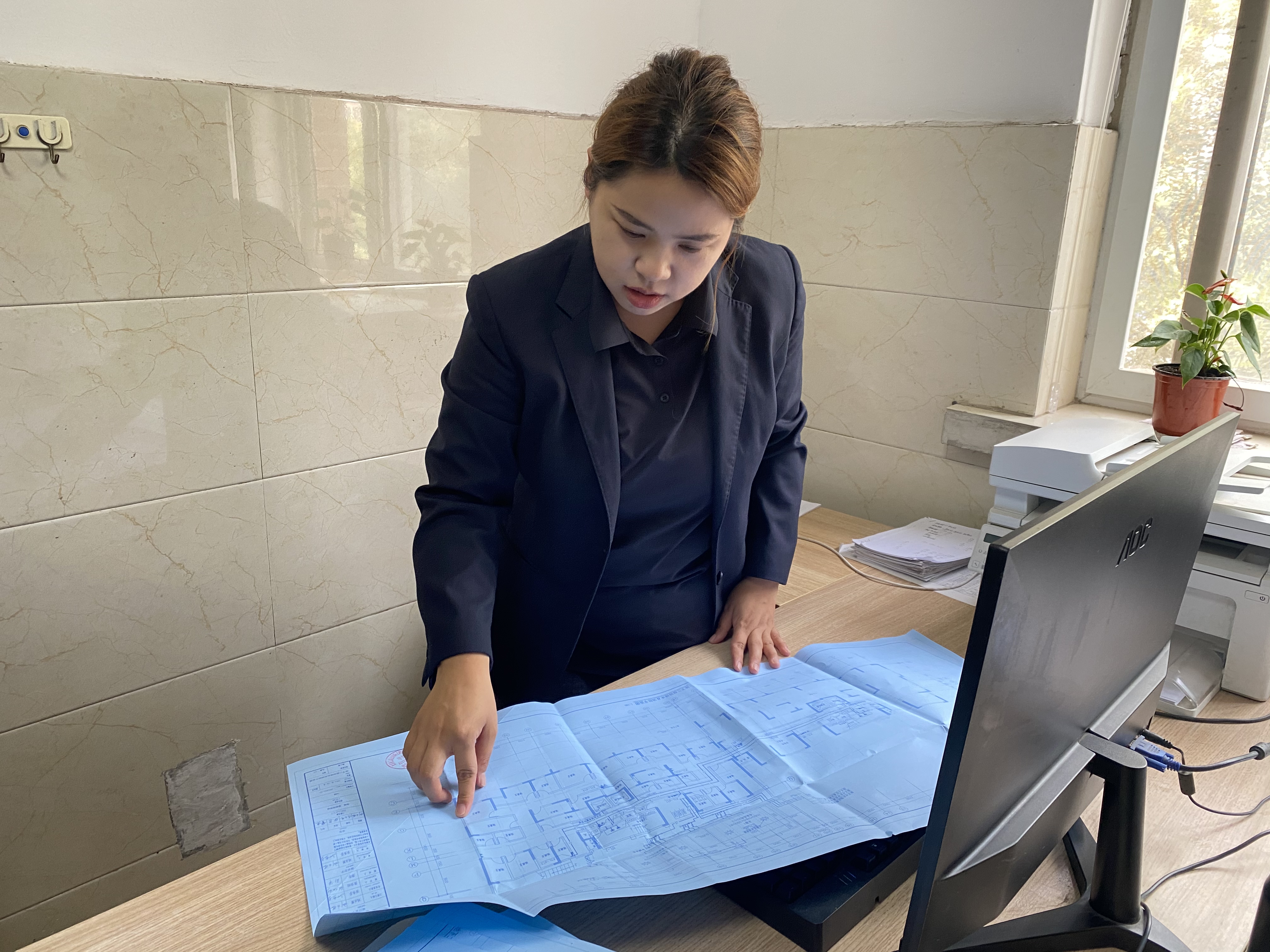 十分公司耿家怡工作照2.jpg 十分公司耿家怡工作照2.jpg